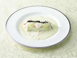 舌平目のポッシェ マッシュルーム トマトのクリームソース トリュフの香り