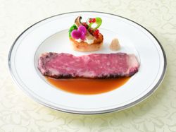 国産牛ローストビーフ グレイビーソース 西洋ワサビ添え