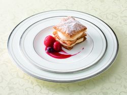 オークラのミルフィーユ フルーツ添え