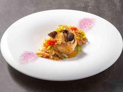 トリュフ香る鴨のコンフィ ヴォローヴァン仕立て