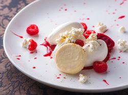 ウェディングケーキ オリジナルスイーツを添えて