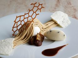 『cantabile (歌うように)』
和栗を使ったモンブラン
ラムレーズンアイスと共に