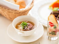 鯵を冠した黒米リゾット 出汁香る和風仕立て