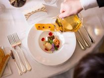 オリジナルの「食」のパフォーマンス