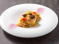 トリュフ香る鴨のコンフィ ヴォローヴァン仕立て