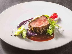 国産牛ロースのロティ おぼろ昆布のベール
濃厚なジュ・ド・ブッフソースと奈良漬けの和合