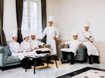 熱いものは熱いまま、冷たいものは冷たいまま、最適な温度とタイミングでゲストのもとにお届け