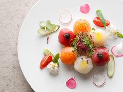 「苺の花が咲くころに 母にささげる手まり寿司」