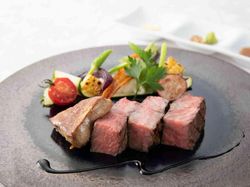 国産牛フィレ肉とフォアグラ 野菜のコンポジション 山葵・塩の華・香味ソース