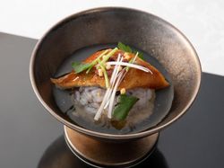 ”締めの一品”蒸し穴子と雑穀を出汁で