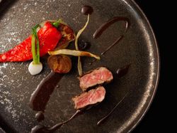 国産牛サーロインのグリル
ポテトグラタンと牛蒡のピューレ ポルト酒風味のソース添え