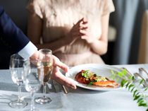 会場の隣接のキッチンで熱い物は熱く!冷たい物はより良い状態で!