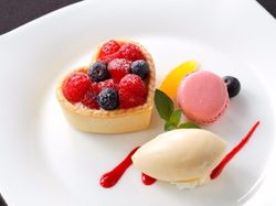 ハートのタルト
季節のフルーツとバニラのアイスクリーム