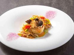 トリュフ香る鴨のコンフィ ヴォローヴァン仕立て