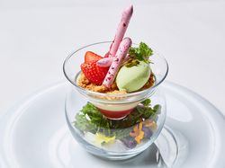 2種のベリーのパルフェ バニラムースとピスタチオのアイスクリーム