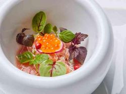 ノルウェーサーモンのタルタル トマトのクーリー