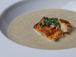 牛蒡のポタージュスープ 穴子と牛蒡のキャラメリゼと共に