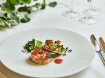 旬の美味しさを活かした 彩り鮮やかで香り豊かな
五感で味わう本格フレンチ
