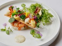 旬の美味しさを活かした 彩り鮮やかで香り豊かな
五感で味わう本格フレンチ