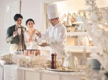 パーティー会場内のオープンキッチンからご用意するお料理でおもてなし