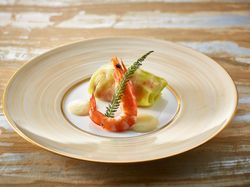 伊勢湾育ちの真鯛とズワイ蟹のエフィロシェ、愛知県産キャベツ包み蒸し