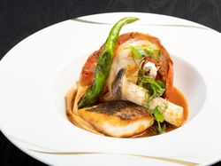 例:オマール海老と真鯛のポワレ ソース・アメリケーヌ