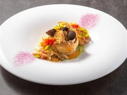 トリュフ香る鴨のコンフィ ヴォローヴァン仕立て