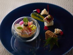 ~ちはやふる~
ボタン海老、ズワイ蟹、真鯛のコンポーゼ
鰻と長芋のピンチョス
国産鶏の松風焼き