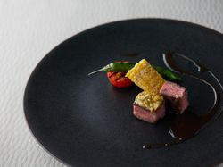 ~心づくし~
木の実味噌を纏った特選銘柄国産牛
「しあわせ絆牛」ロース
吟醸酒と塩麴のソース