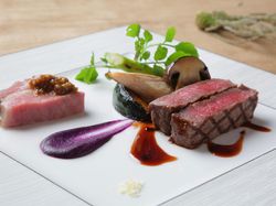 国産牛ヒレ肉のグリエ 飛騨けん豚の低温ロースト~トリュフの香りを添えて~