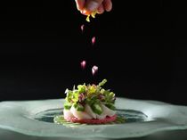 お二人の想いをのせる一皿だから一人ひとりに美味しいフルコース