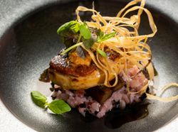 フォアグラのポワレ 七穀米のリゾットと紫蘇の香り