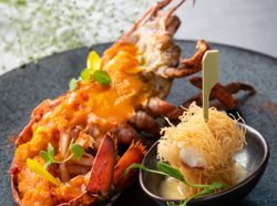 『カナダ産』オマール海老のカダイフ揚げ ウニ味噌焼きと共に 柑橘風味のブールブランソース