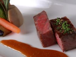 熟成牛フィレのステーキ 赤ワイン添え