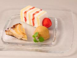 リンゴパイとウェディングケーキ