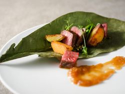 国産牛ロース 朴葉味噌 おろしのソース