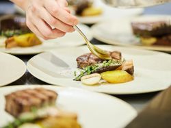 国産牛フィレ肉 グリル トリュフバター添え