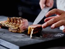 1週間かけて仕込み、丁寧に仕上げられるお料理