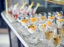 デザートブッフェをはじめ、お茶漬けブッフェ、ピンチョスなどオリジナル料理も人気