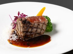 【肉料理】上州牛テンダーロインのグリル 十五穀米リゾット 芳醇なトリュフ香るソース・ペリグー