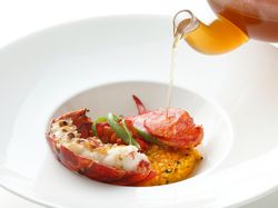 オマール海老のパエリア風 (国産米使用)