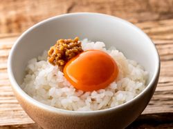 ライスポットの炊きたて卵かけご飯 自家製醤油麹とこだわり卵 薪火オイル