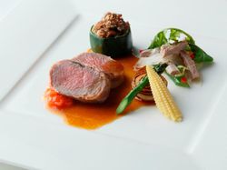 仔羊鞍下肉三種の味わい サルティンボッカ、フィレ肉サラダ、腹肉ムサカ風