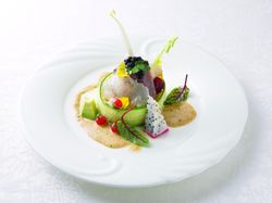 地の魚介のセビーチェと三崎マグロのタブレ
アイランド風サラダ仕立て