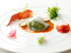 カナダ産活オマール海老のラヴィオリ