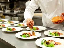 ひと皿ひと皿に想いをこめて、すべての人に笑顔がこぼれる料理を!