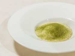 かぶのエスプーマ
自家製スモークサーモンと温度卵