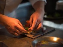 創り手の顔が見えるオープンキッチン