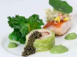 真鯛とヴァポーレと金目鯛のポワレ 畑のキャビアも添えて 芽キャベツのブルーテソース