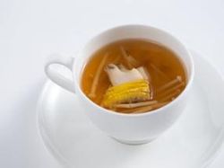 鮑と柚子の香り漂う新食感コンソメロワイヤル